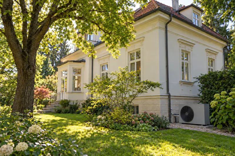 Villa in Hietzing mit Wärmepumpe im Garten, 1130 Wien